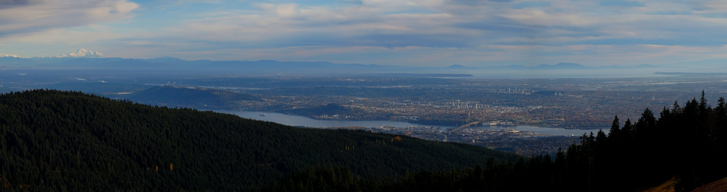 Blick vom Grouse Mountain über Vancouver und das Fraser Valley.