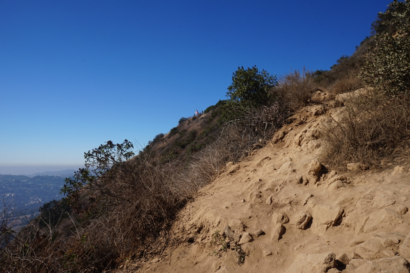 Der Burbank Peak Trail in den Hollywood Hills.