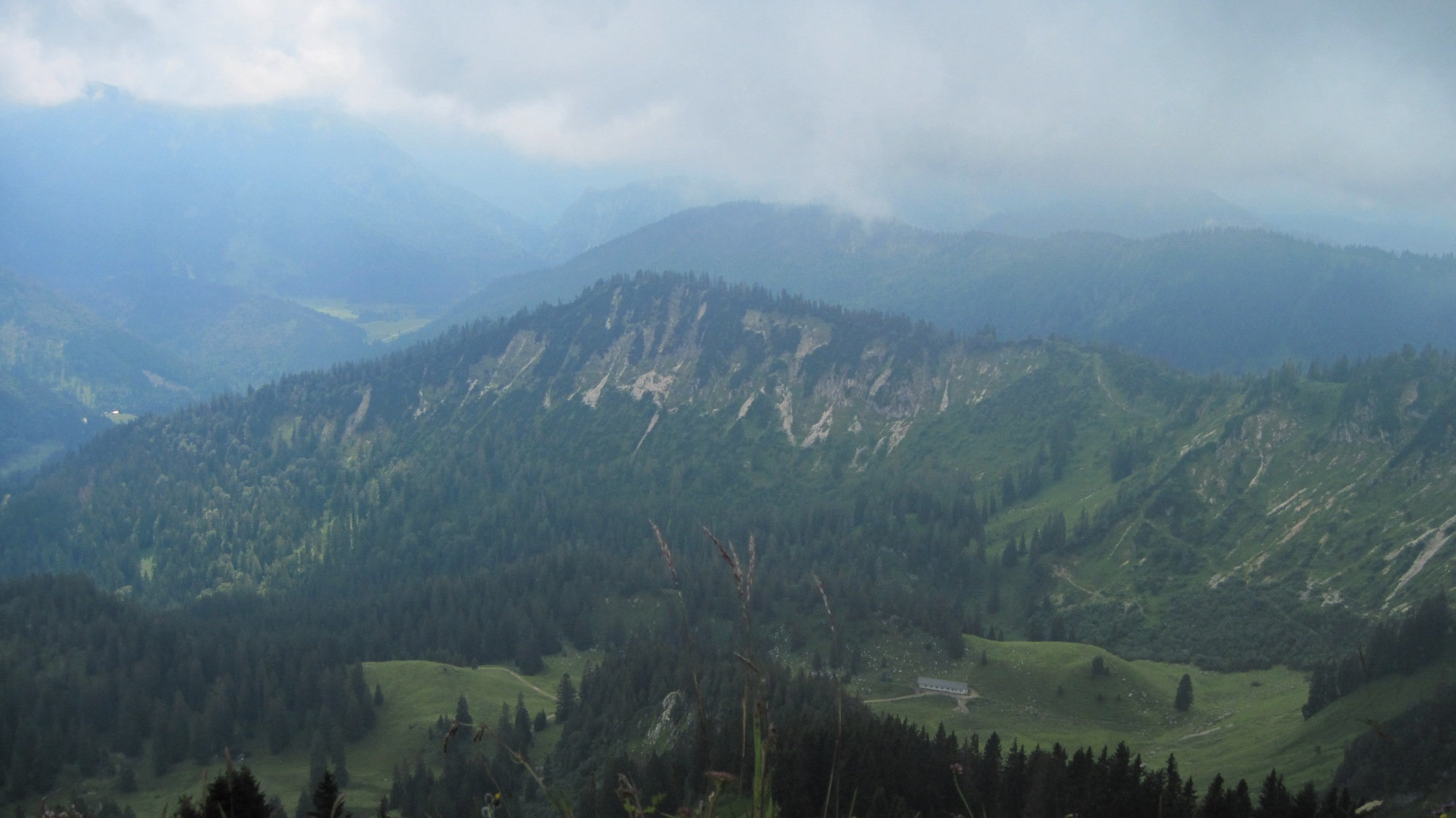 Der Blick vom Hochgern über die Chiemgauer Alpen.