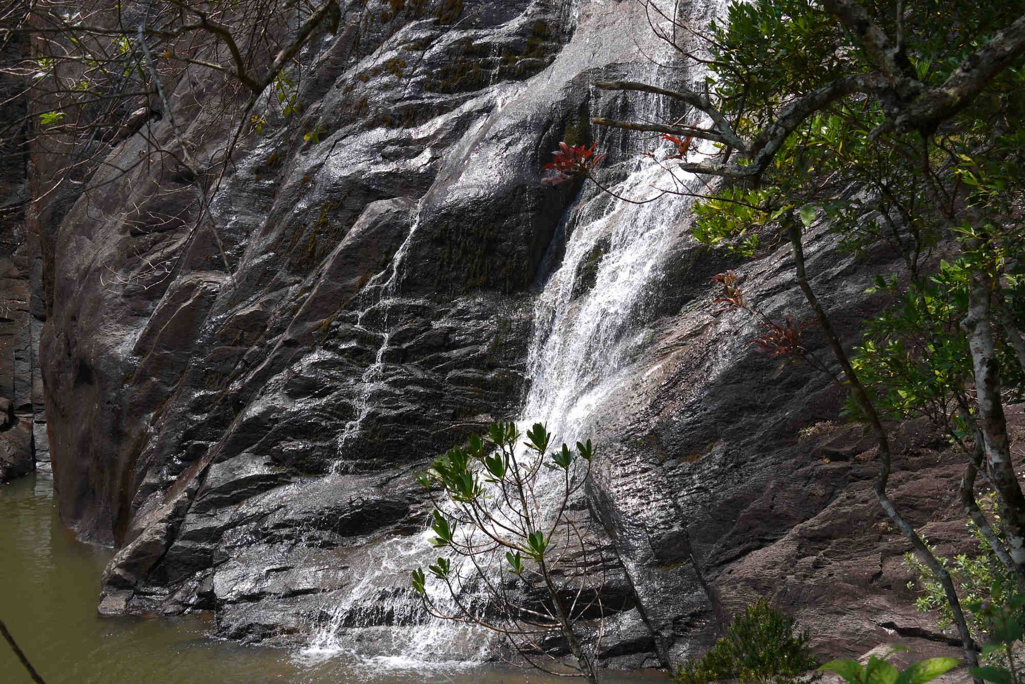 Der Cachoeira Bonita am Pico da Bandeira.