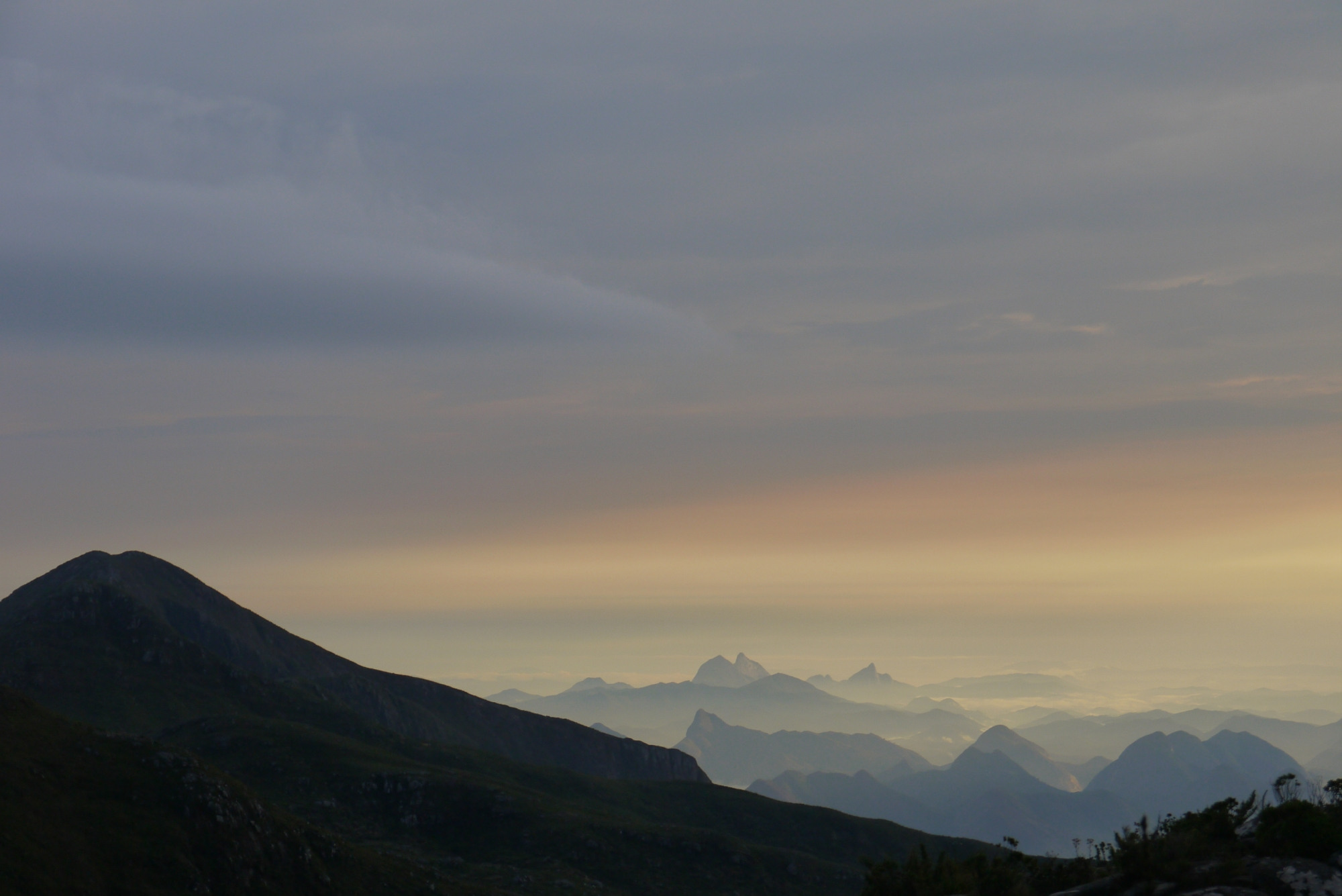 Der Sonnenaufgang am Pico da Bandeira.