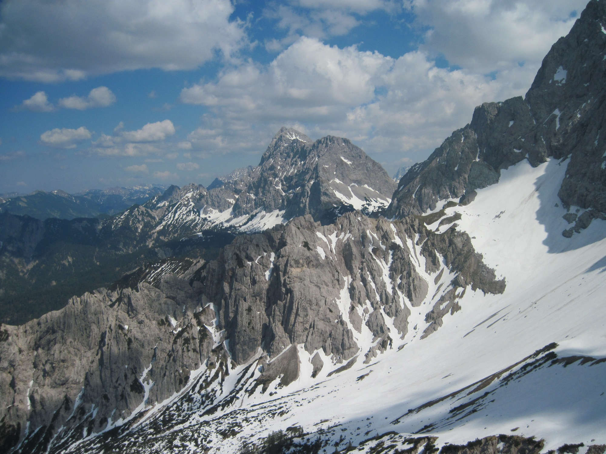 Der Blick vom Wörnerkopf auf die Östliche Karwendelspitze.