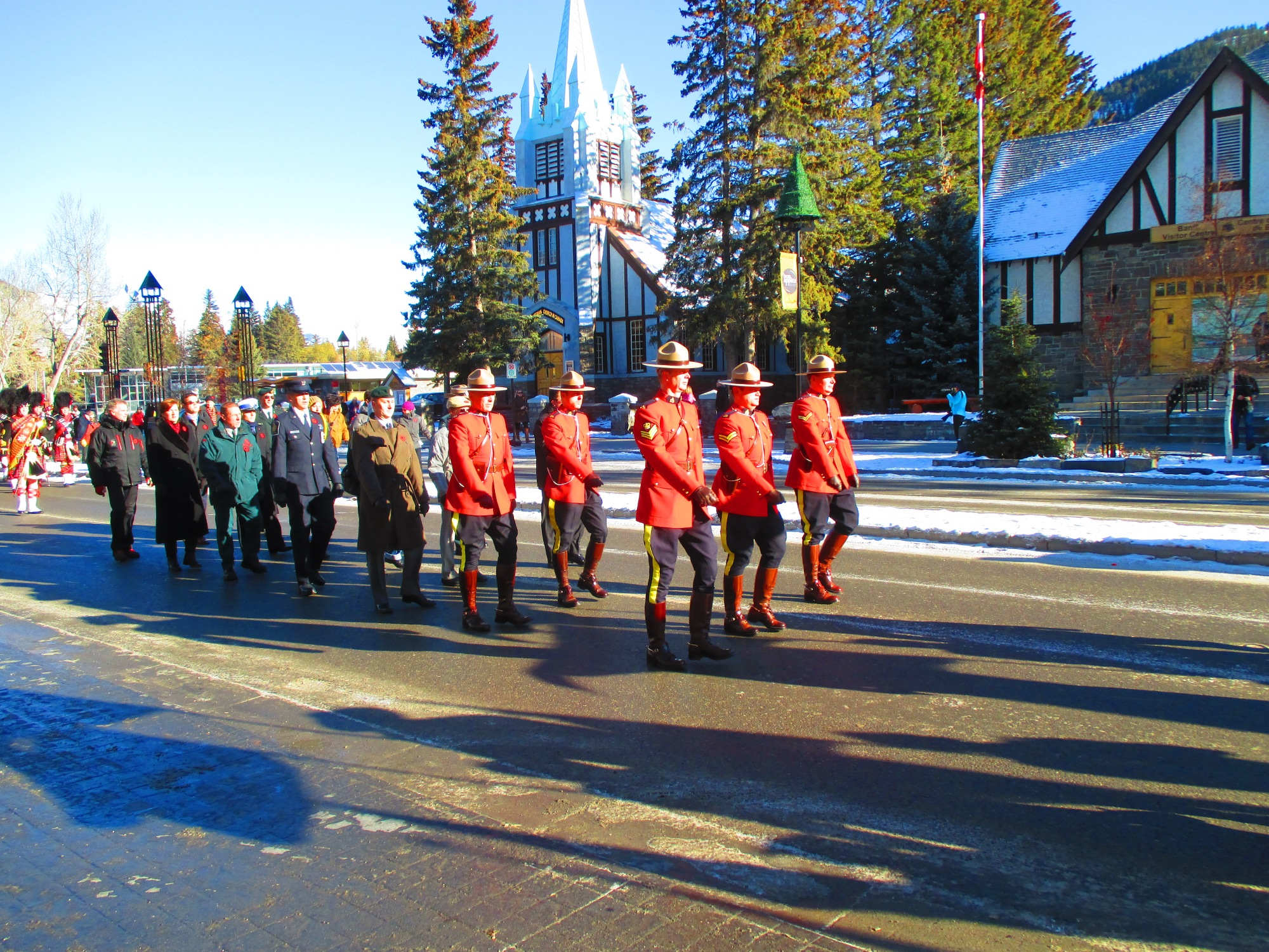 Die Remembrance Day-Parade in Banff.