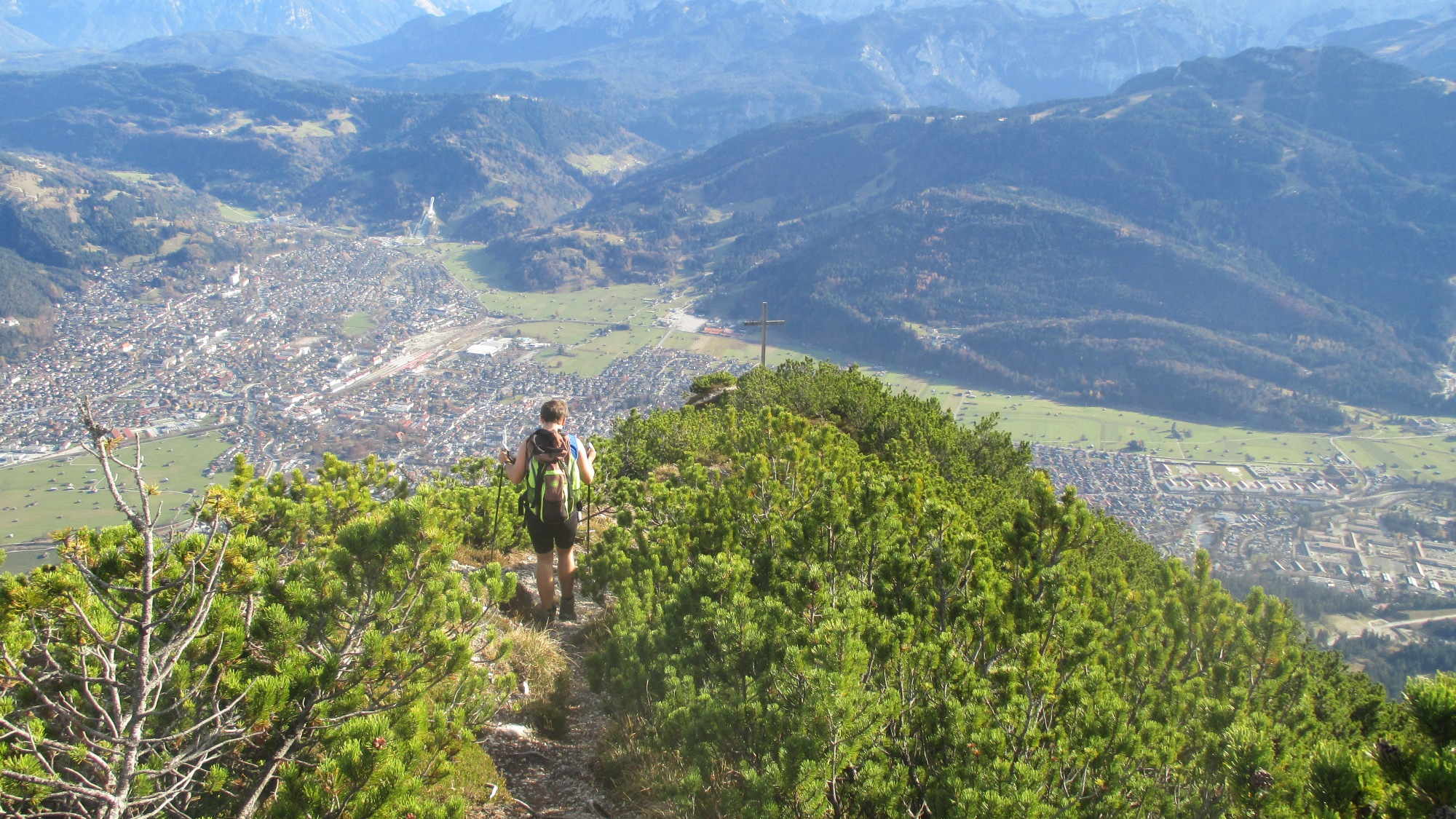 Der Blick vom Mittergernkopf auf Garmisch-Partenkirchen.
