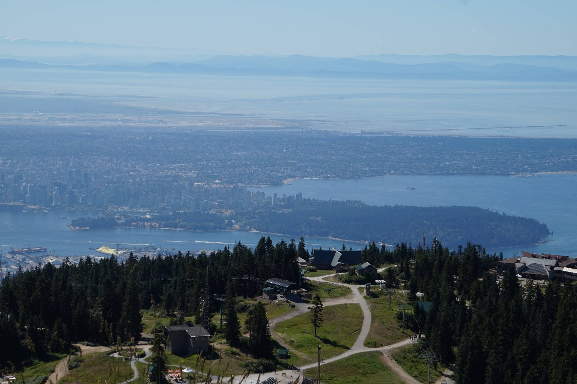 Blick vom Grouse Mountain auf Vancouver.