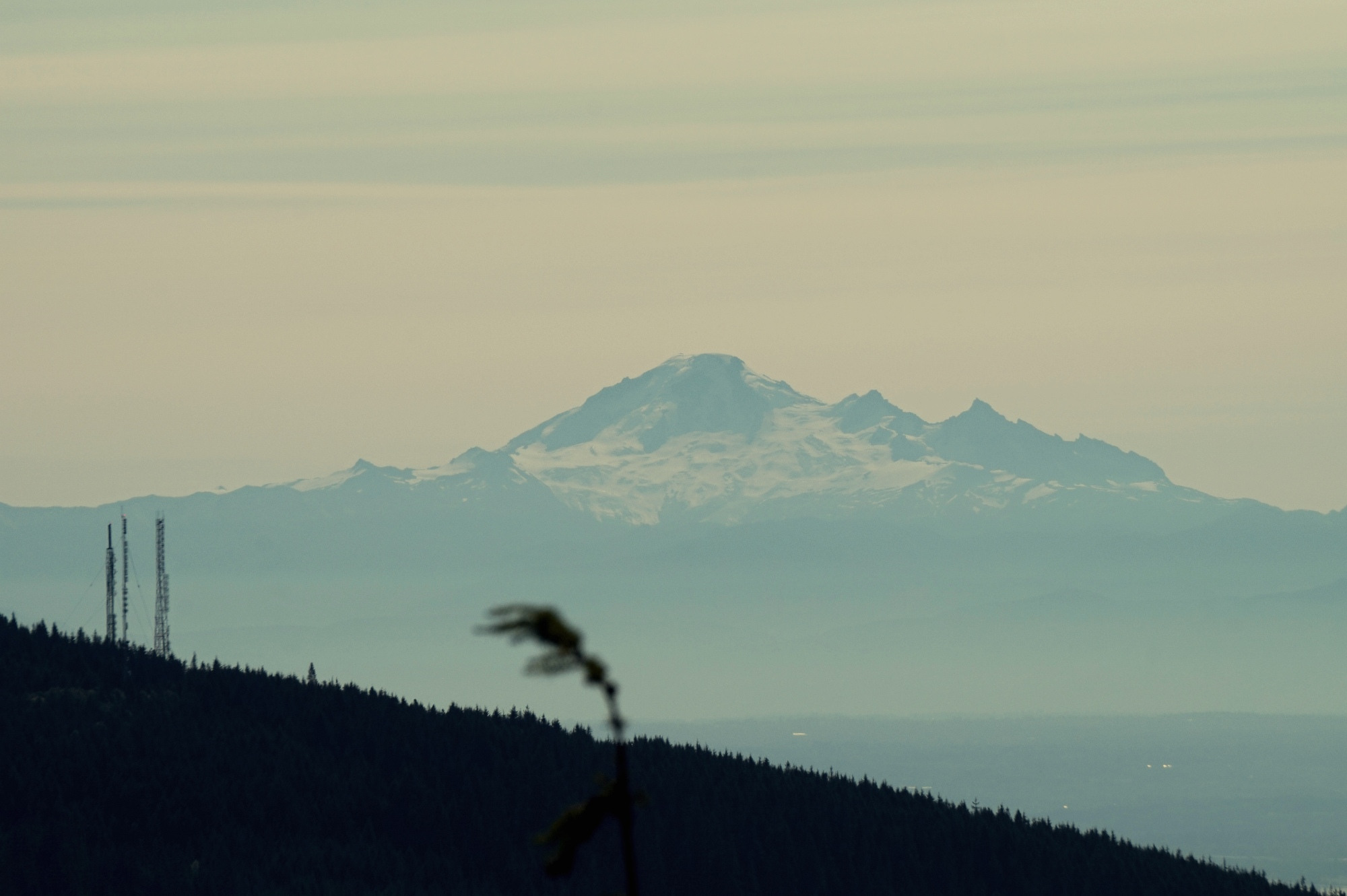 Der Blick vom Lynn Peak Lookout auf Mount Baker.