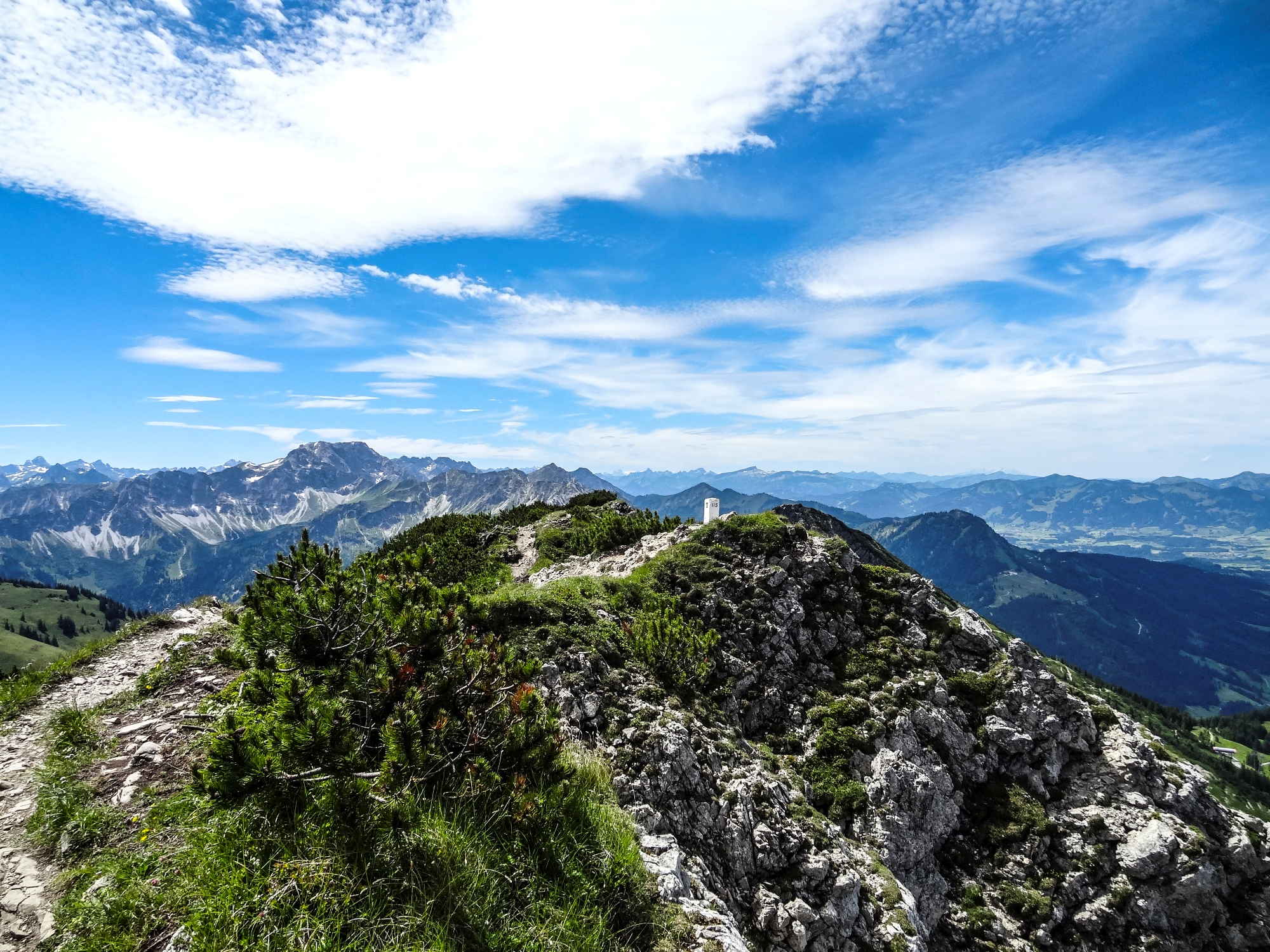 Der Gipfel des Kühgundkopf in den Allgäuer Alpen.